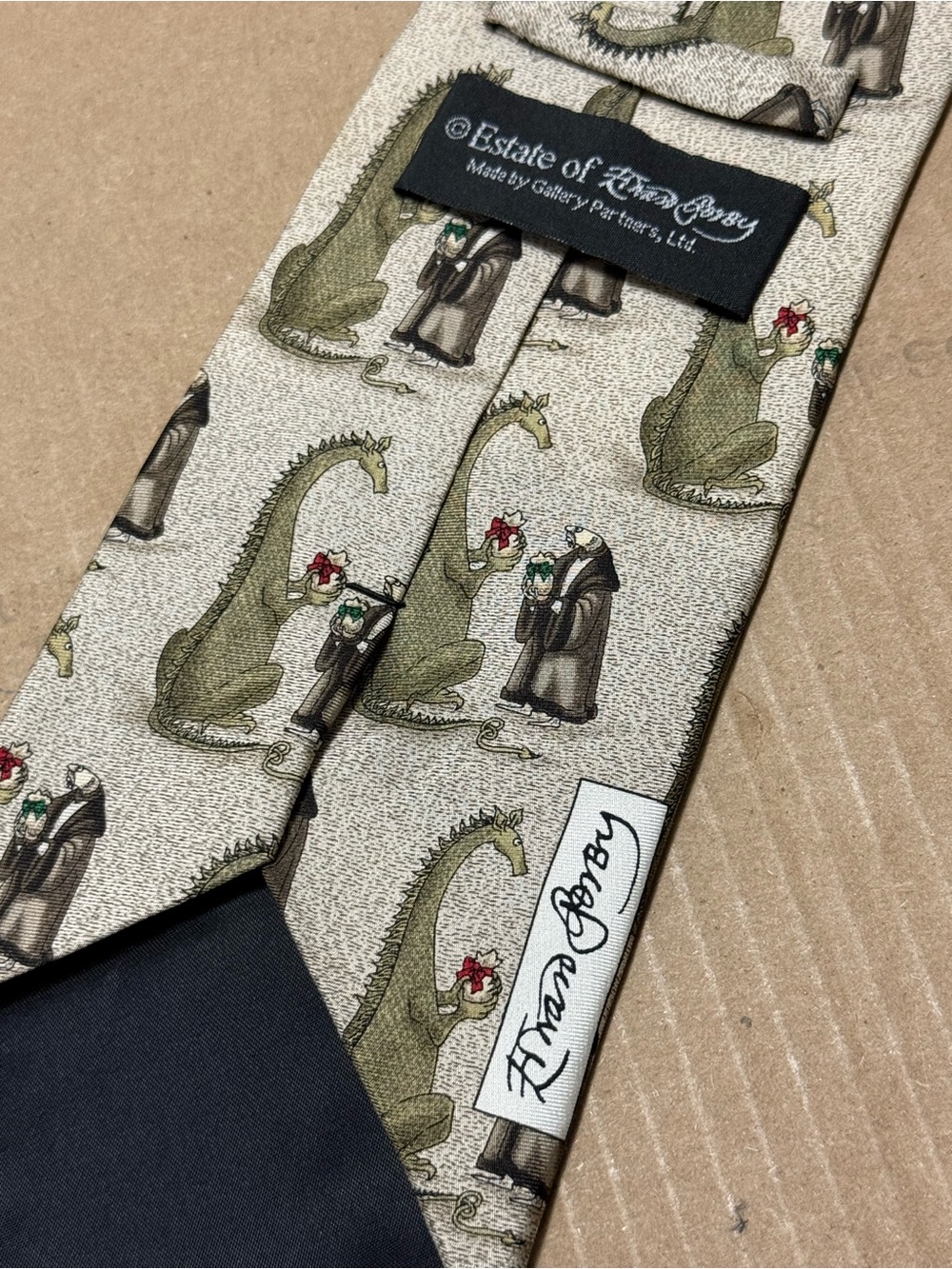 Rare: Edward Gorey - Dragon and Man Exchange Gifts Men’s Neck Tie 100% Silk - Picture 3 of 5